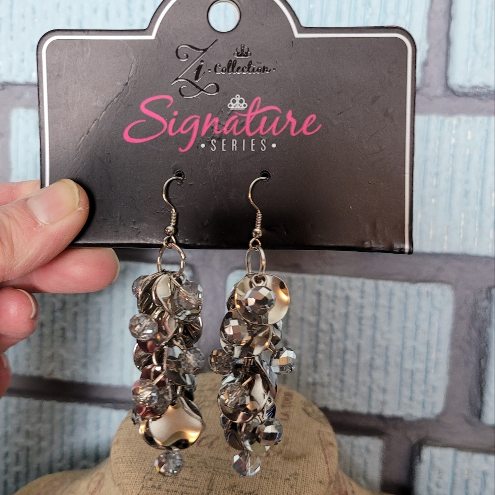 Cluster drop earrings